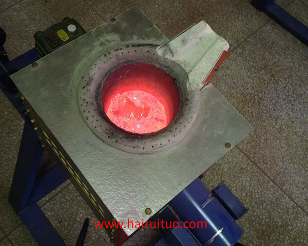 小型实验熔炼炉，特别是用于熔炼铜的中频电炉，是实验