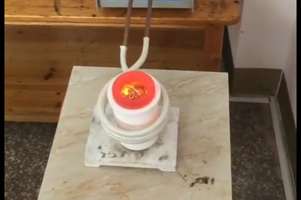 频率越高，中频熔炼电炉价格越高？